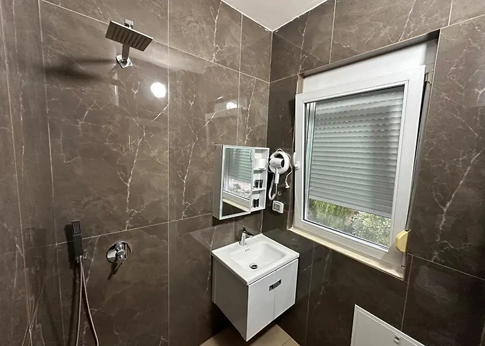 Trizone & Golem (Tirana)